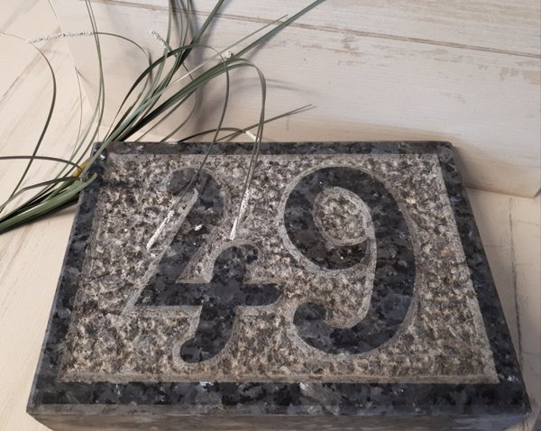 Individuelle Hausnummer aus Naturstein - 2 Zahlen